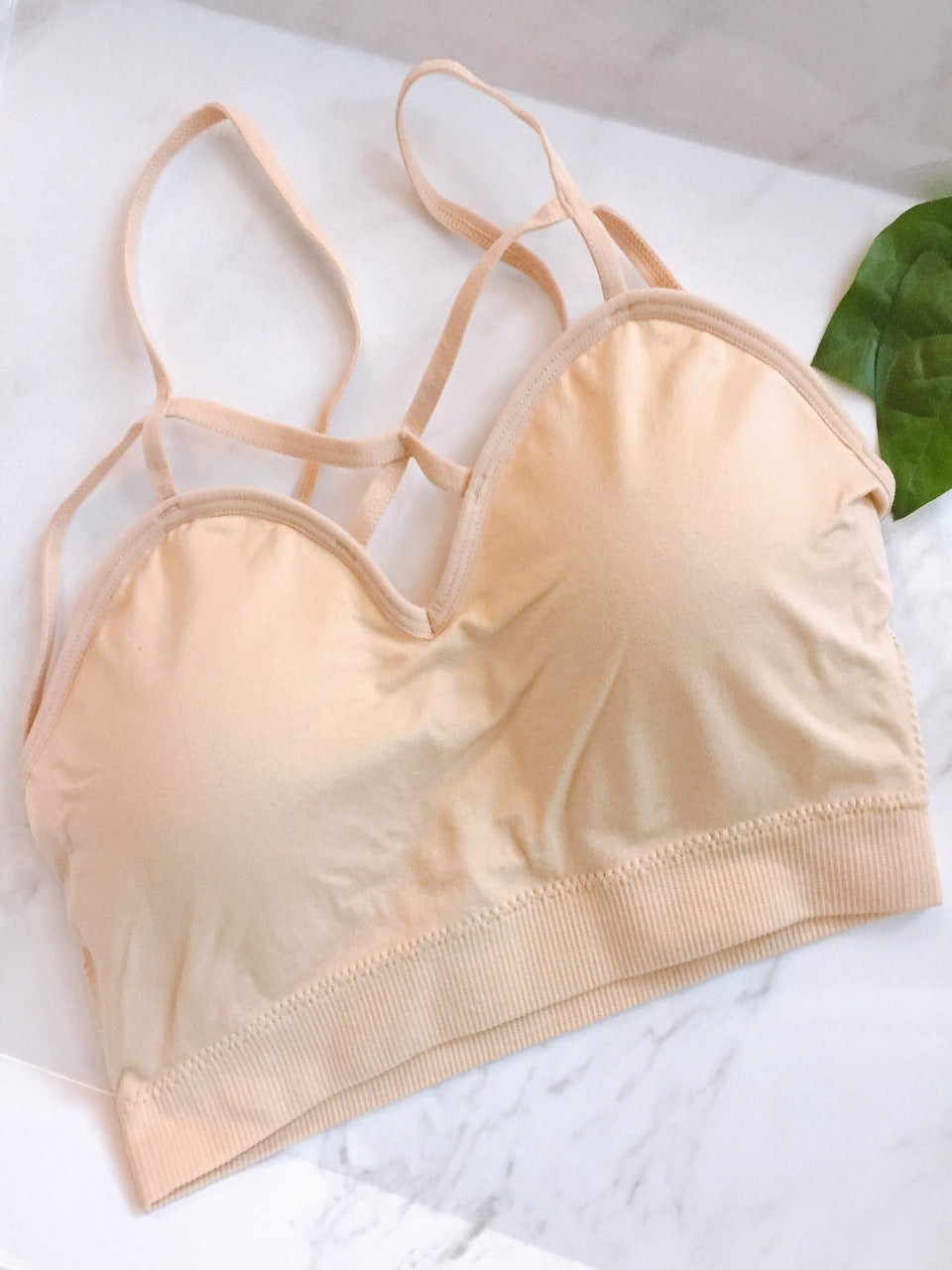 SEAMLESS CRISS-CROSS FRONT BRALETTE