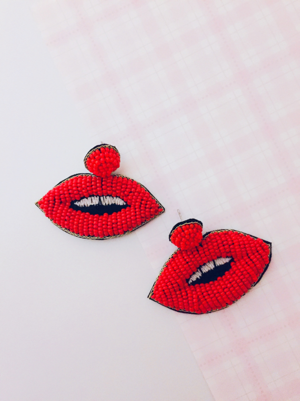 red lips earring 