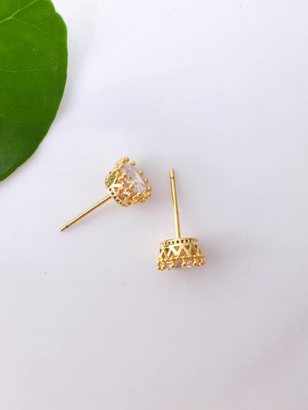 JOY BOX - FOR THE HOLIDAYS gold earring